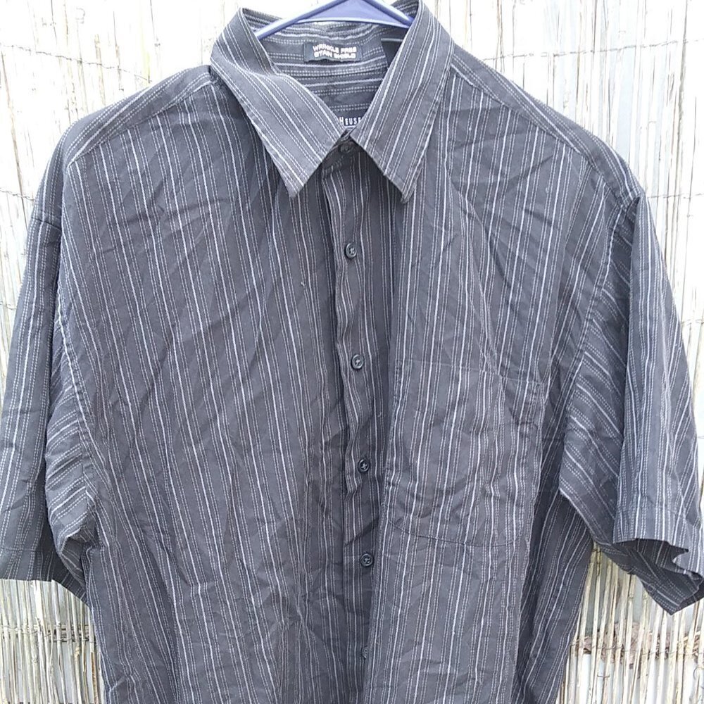 Van Heusen Black Pinstripe Short Sleeve Men's Button Down Shirt - M - 15/15.5